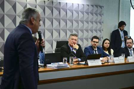 Depoente foi comunicado sobre a prisão do pai ao vivo, durante a CPMI do INSS