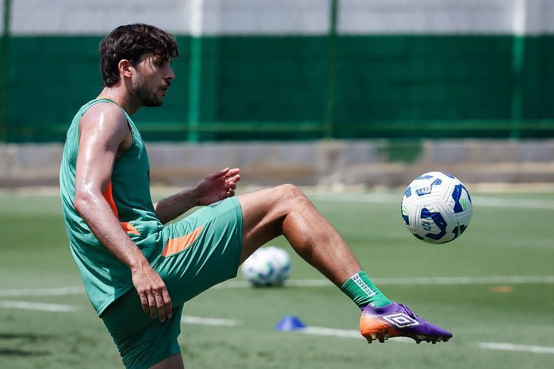 Reforço para a zaga terá cinco jogos para convencer Zubeldía no Fluminense