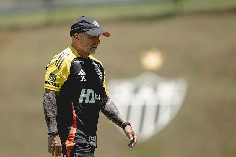As opções de Sampaoli para escalar o Atlético na final da 'Sula' contra o Lanús