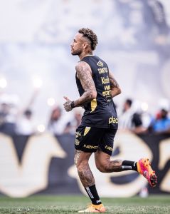 Neymar deve ser titular do Santos contra o Palmeiras
