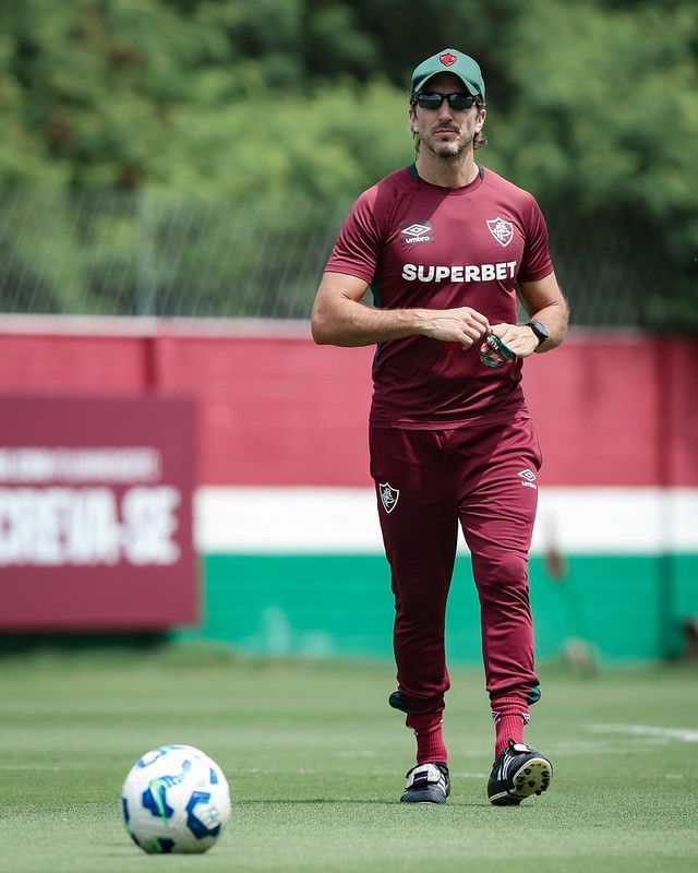 Clássico contra o Flamengo será tira-teima de Zubeldía no Fluminense