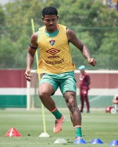 John Kennedy pode ser opção como titular diante do Flamengo