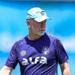 Mano Menezes ganha força e deve permanecer no Grêmio em 2026