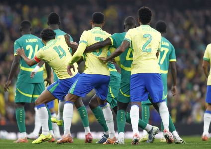 Marquinhos (esquerda) e Militão (direita) devem fazer a zaga do Brasil após a lesão de Gabriel Magalhães (centro)