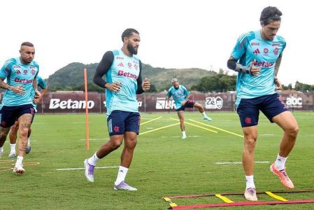 Flamengo: Léo Ortiz, Jorginho e Pedro treinam no gramado do Ninho do Urubu nesta segunda (17)