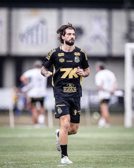 Lautaro Díaz será desfalque do Santos para duelo com o Internacional
