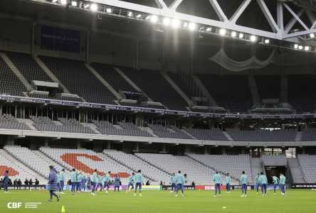 Duelo será realizado na Decathlon Arena, em Lille, onde o Brasil treinou nessa segunda-feira (17)