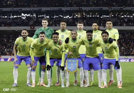 Jogadores da Seleção Brasileira antes de duelo com a Tunísia
