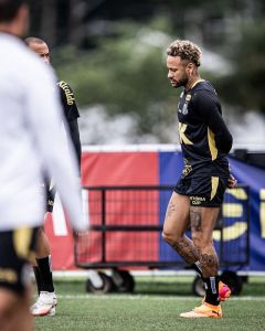 Neymar durante atividades no CT Rei Pelé