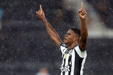 Botafogo x Sport: Kadir, atacante do Panamá de 18 anos, vibra com gol no Nilton Santos