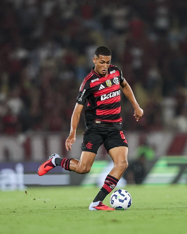 Fluminense x Flamengo: Rossi reage às vaias da torcida a João Victor