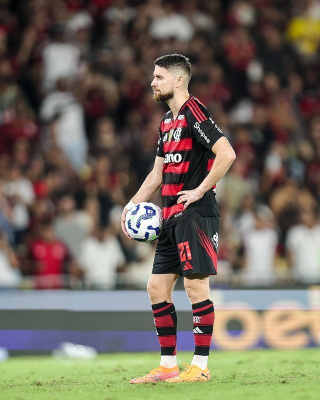 Jorginho pede 'chacoalhada' do Flamengo e sai em defesa de João Victor