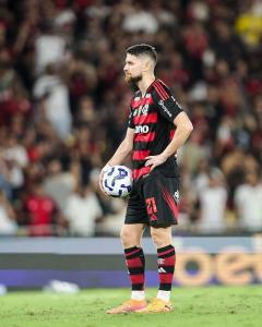 Jorginho, do Flamengo, durante o clássico contra o Fluminense no Maracanã