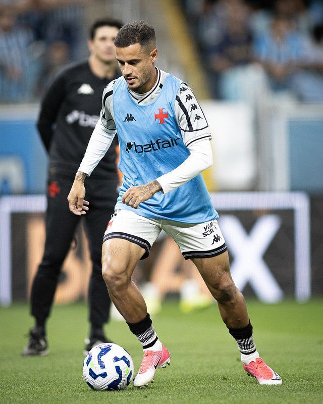 Com recorde de jogos pelo Vasco, Coutinho vira solução imediata de Diniz