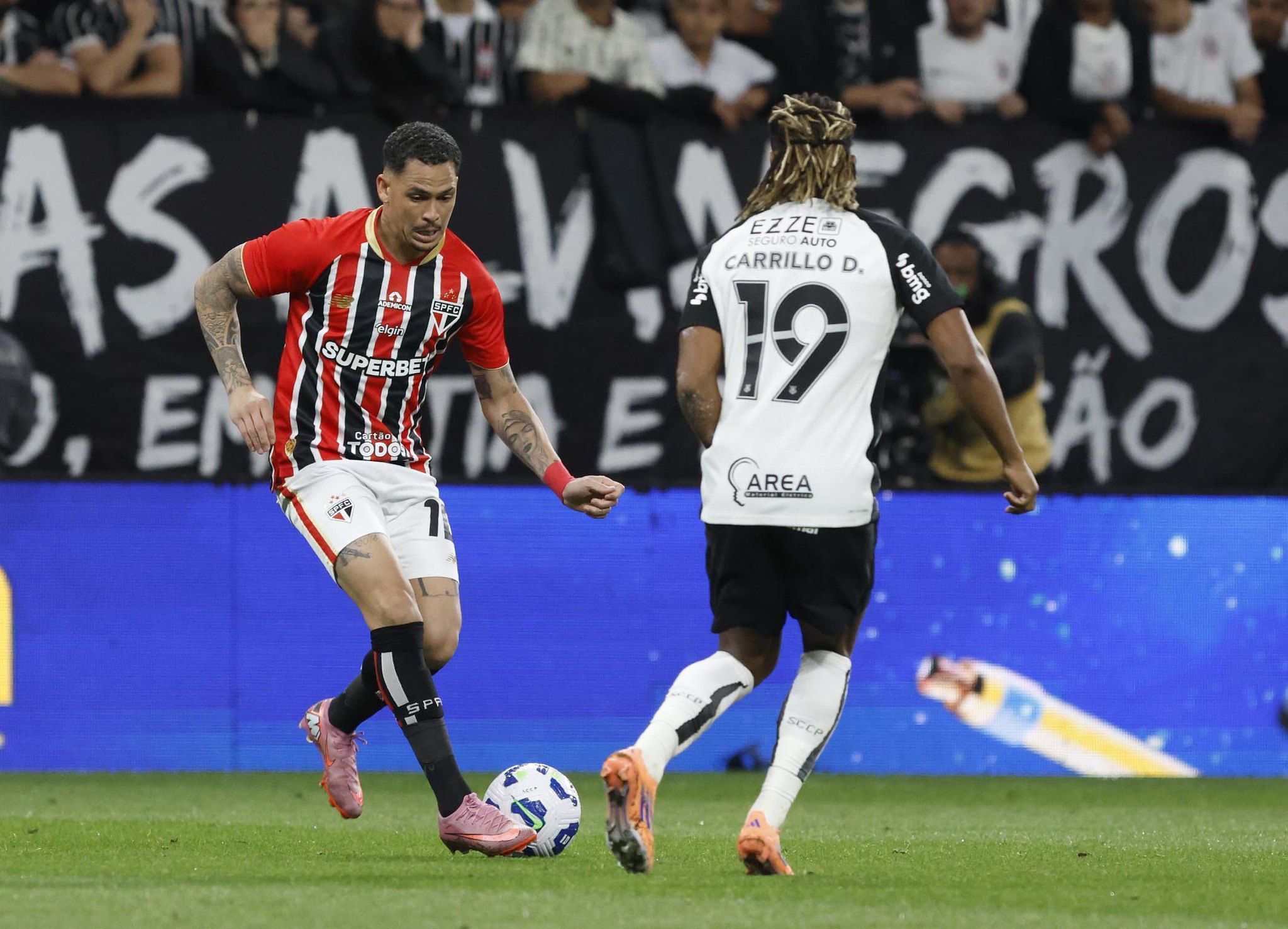 Por que o São Paulo aparece à frente do Corinthians no Brasileirão