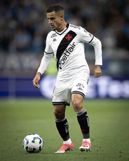 Coutinho volta ao time titular do Vasco contra o Inter