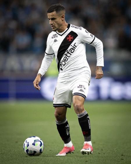 Coutinho volta ao time titular do Vasco contra o Inter