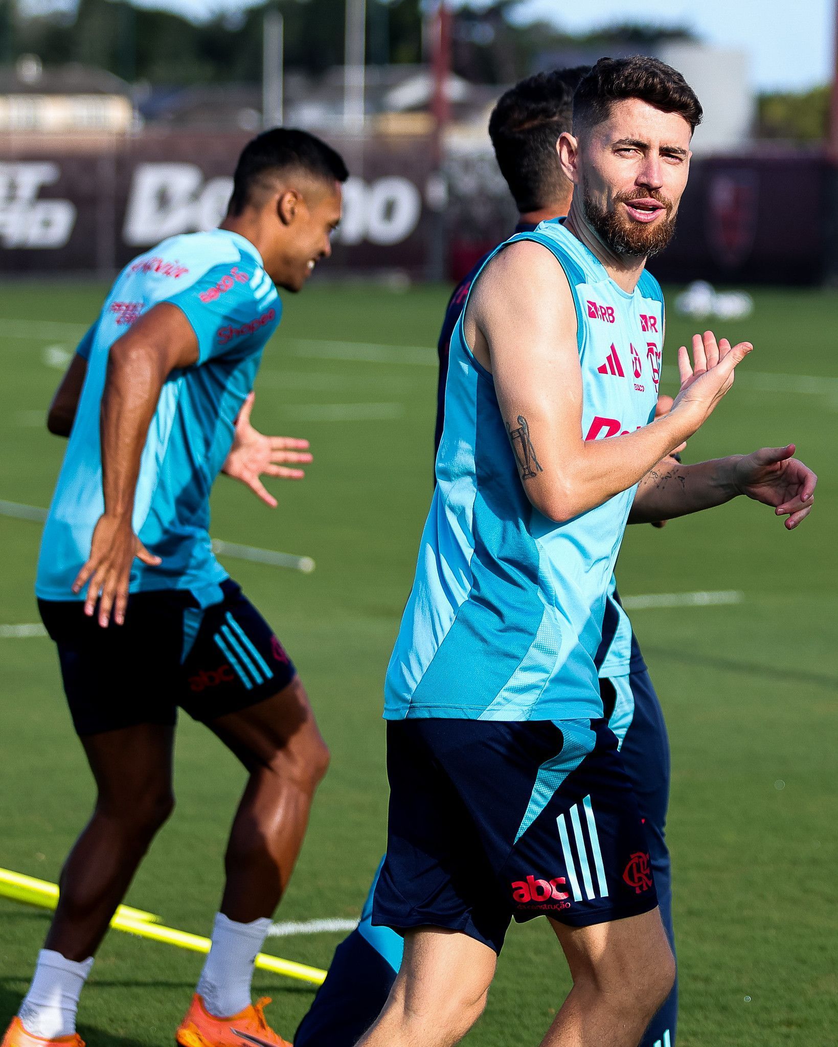 Escalação do Flamengo: Filipe Luís fará mudanças no meio contra o Bragantino