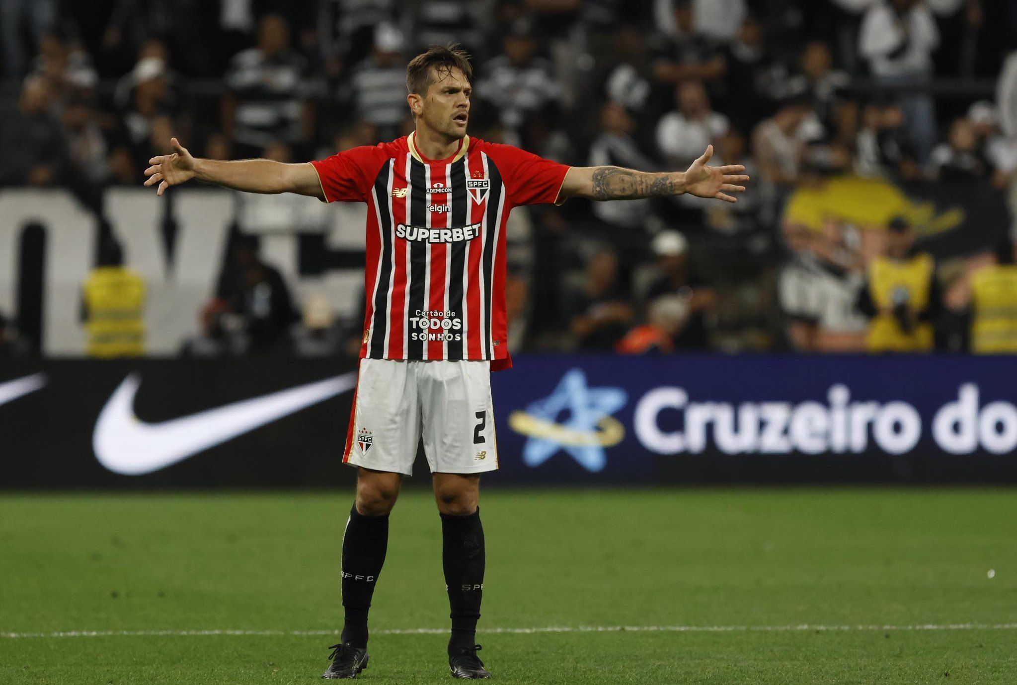 Zagueiro tem lesão muscular constatada e vira desfalque no São Paulo