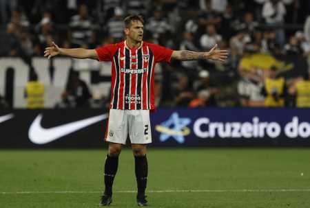 Rafael Tolói, zagueiro do São Paulo