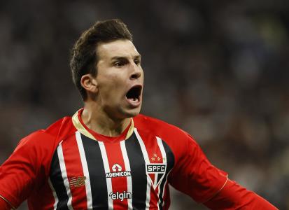 Gonzalo Tapia celebra gol pelo São Paulo contra o Corinthians •