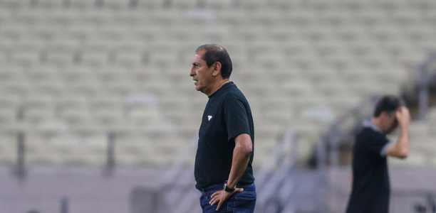 Ramón Díaz à beira do campo da Arena Castelão, durante a vitória do Inter sobre o Ceará