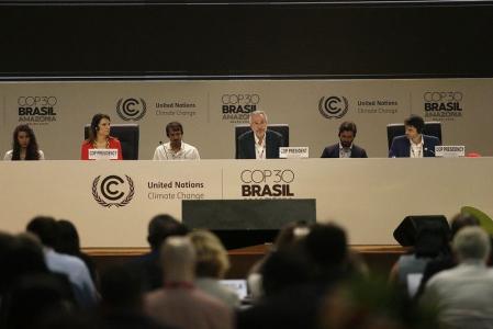 Presidente da COP, André Corrêa do Lago pediu consenso entre os países
