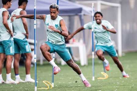 Matheus Pereira durante treino do Cruzeiro em 2025