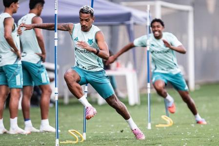 Matheus Pereira durante treino do Cruzeiro em 2025