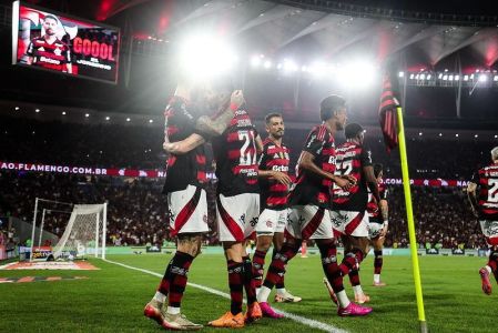 O Flamengo venceu com facilidade o RB Bragantino e segue na liderança do Brasileiro