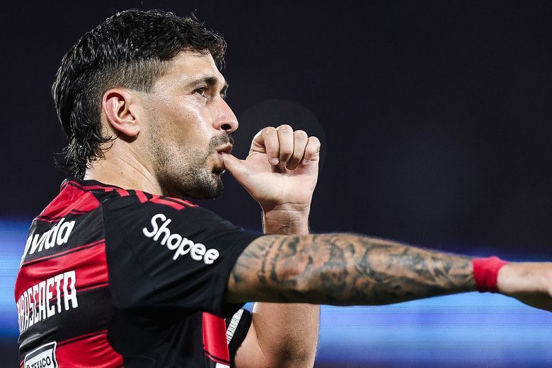 Prêmio Brasileirão 2025: Arrascaeta é eleito melhor jogador da Série A