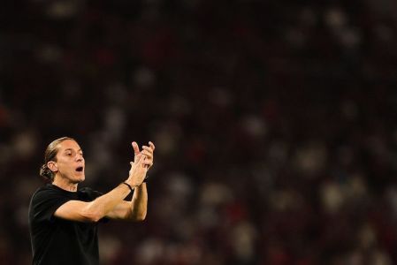 Filipe Luís durante jogo do Flamengo pelo Brasileirão de 2025