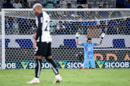 Cássio contra o Corinthians, no segundo turno do Brasileiro de 2025
