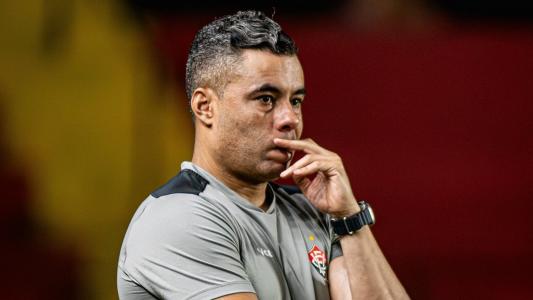 Técnico Jair Ventura durante jogo do Vitória contra o Sport, pelo Campeonato Brasileiro