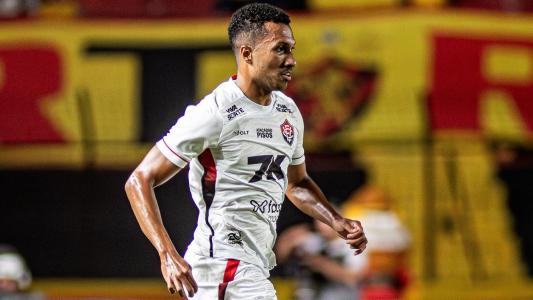 Atacante Lucas Braga em campo pelo Vitória em jogo do Campeonato Brasileiro