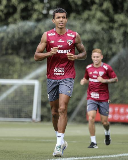 Luiz Gustavo está de saída após dois anos no São Paulo