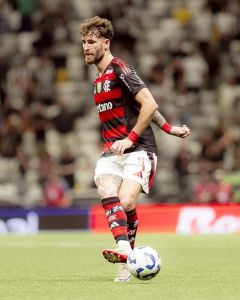 Léo Pereira foi um dos considerados titulares que iniciaram a partida
