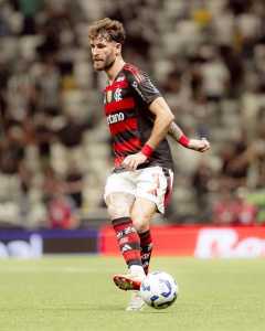 Léo Pereira foi um dos considerados titulares que iniciaram a partida