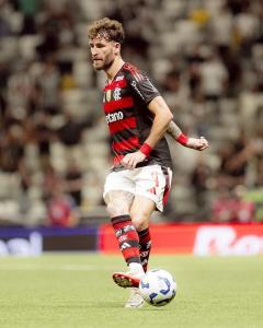 Léo Pereira foi um dos considerados titulares que iniciaram a partida