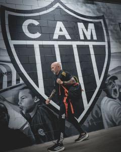Atlético e Flamengo escalados para o duelo desta terça-feira (25)