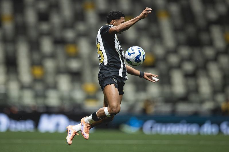 Rony é expulso contra o Flamengo e desfalca o Atlético em duelo com Fortaleza