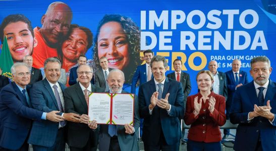 Cerimônia de sanção do Projeto de Lei nº 1.087, de 2025, que amplia a faixa de isenção e institui a tributação mínima do Imposto de Renda