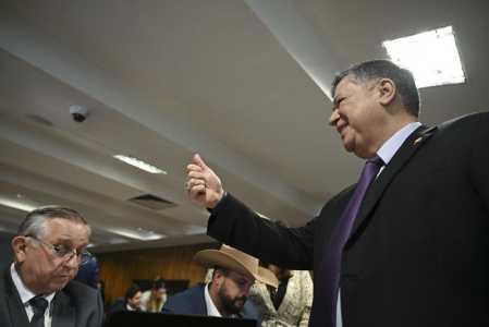 Presidente da CPMI do INSS, Carlos Viana (Podemos-MG), durante sessão nesta quinta-feira (27)