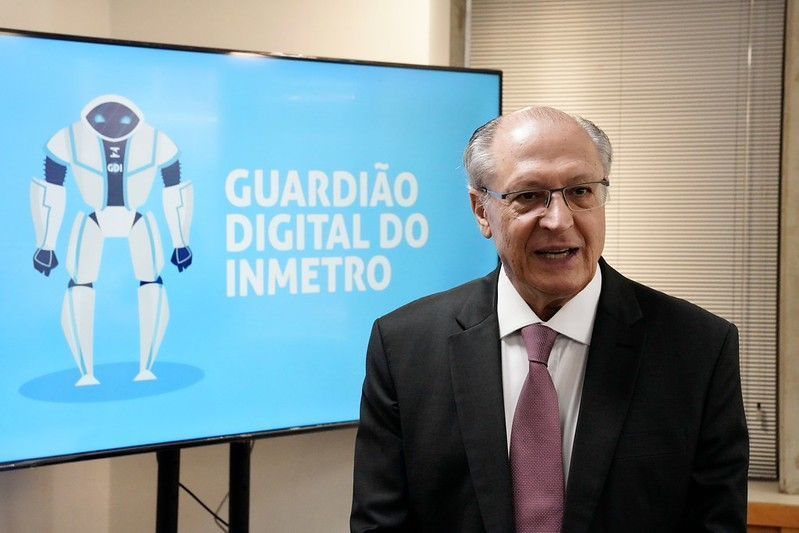Indústria e consumidores ganham com combate a fraudes no e-commerce, diz Alckmin
