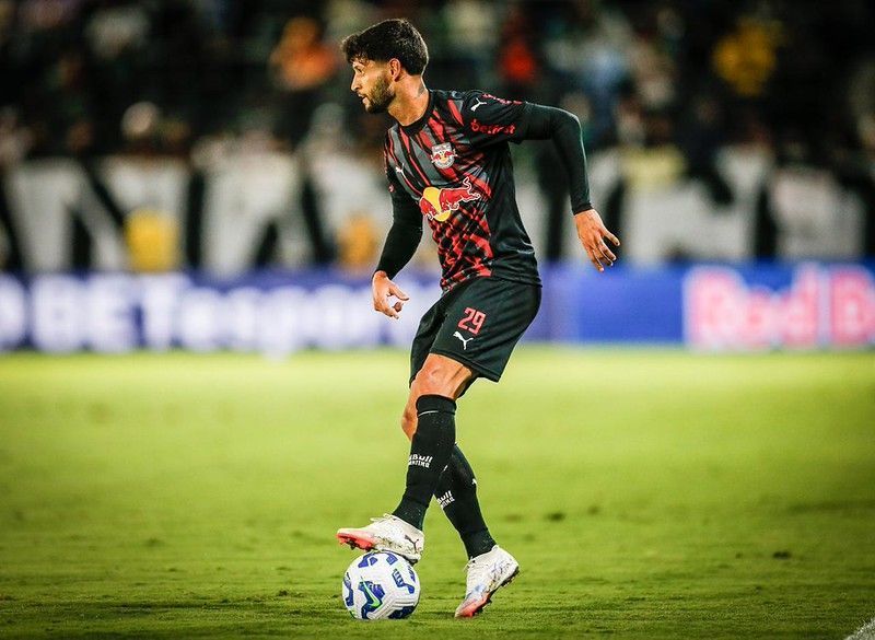 Após saída de Arana, Atlético deve intensificar esforços para fechar com Capixaba