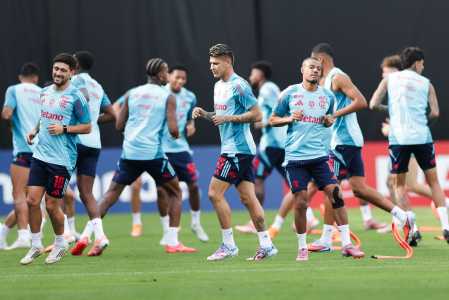 Elenco do Flamengo trabalha pela primeira vez em Lima, no Peru: Filipe Luís ainda terá uma atividade para definir a escalação para a final da Libertadores