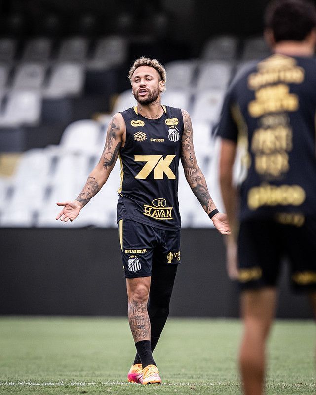 Neymar à disposição? Santos divulga relacionados para duelo com Sport