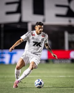 Tiquinho Soares, atacante do Santos