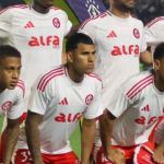 Aguirre, do Inter, chora ao ser substituído com 15 minutos de jogo contra Vasco