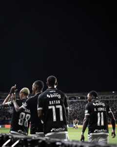 Diniz terá o time completo para enfrentar o Mirassol